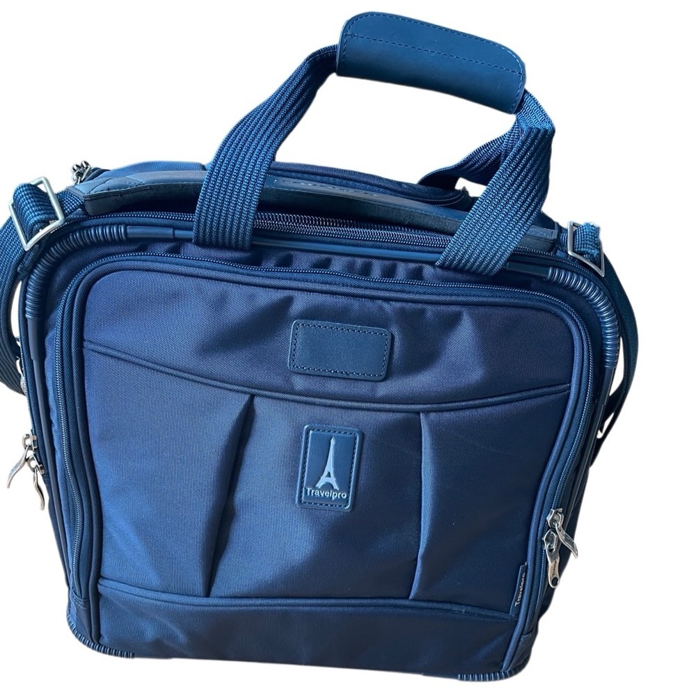 Crew4 by Travelpro Navy Blue Carry-On w/ Wheels - Picture 6 of 16